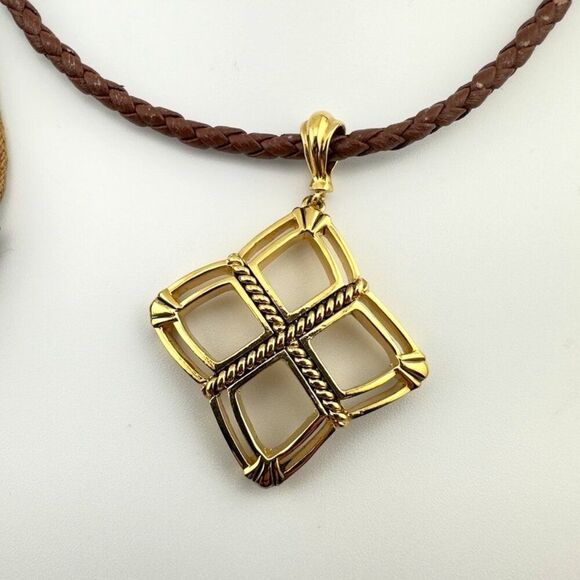 Lia Sophia Pendant Necklace lot - Seashell Gold tone - Picture 3 of 6